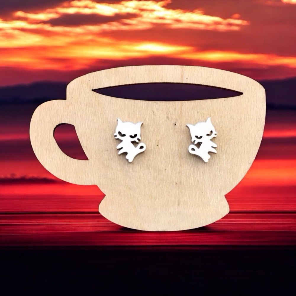 🆕 Kitty Stud Earrings Stainless Steel - Picture 1 of 3